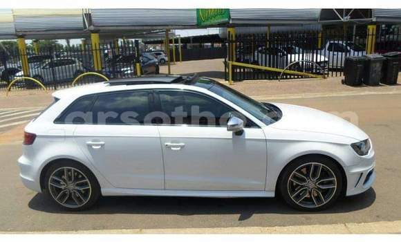 Acheter Occasion Voiture Audi RS3 Blanc à Maseru, Maseru Acheter Occasion Voiture Audi RS3 Blanc à Maseru, Maseru