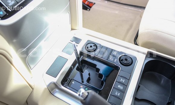 Sayi Imported Toyota Land Cruiser White Mota in Import - Dubai a Maseru Sayi Imported Toyota Land Cruiser White Mota in Import - Dubai a Maseru