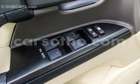 Sayi Imported Toyota Land Cruiser White Mota in Import - Dubai a Maseru Sayi Imported Toyota Land Cruiser White Mota in Import - Dubai a Maseru