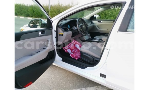 Sayi Imported Hyundai Sonata White Mota in Import - Dubai a Maseru Sayi Imported Hyundai Sonata White Mota in Import - Dubai a Maseru