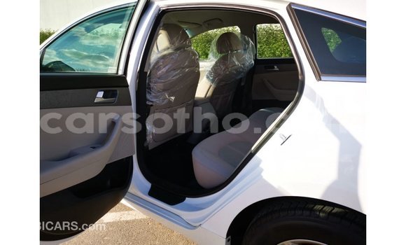 Sayi Imported Hyundai Sonata White Mota in Import - Dubai a Maseru Sayi Imported Hyundai Sonata White Mota in Import - Dubai a Maseru