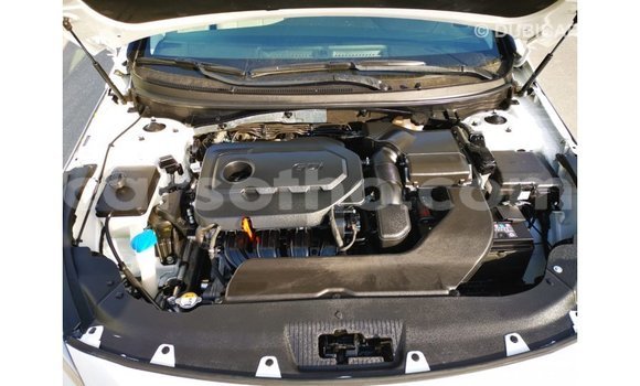 Sayi Imported Hyundai Sonata White Mota in Import - Dubai a Maseru Sayi Imported Hyundai Sonata White Mota in Import - Dubai a Maseru