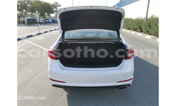 Sayi Imported Hyundai Sonata White Mota in Import - Dubai a Maseru Sayi Imported Hyundai Sonata White Mota in Import - Dubai a Maseru