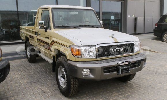 Acheter Import Voiture Toyota Land Cruiser Beige à Import - Dubai, Maseru Acheter Import Voiture Toyota Land Cruiser Beige à Import - Dubai, Maseru