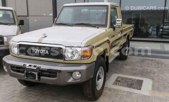 Acheter Import Voiture Toyota Land Cruiser Beige à Import - Dubai, Maseru Acheter Import Voiture Toyota Land Cruiser Beige à Import - Dubai, Maseru