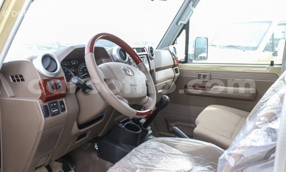 Acheter Import Voiture Toyota Land Cruiser Beige à Import - Dubai, Maseru Acheter Import Voiture Toyota Land Cruiser Beige à Import - Dubai, Maseru