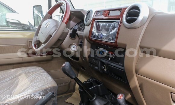 Acheter Import Voiture Toyota Land Cruiser Beige à Import - Dubai, Maseru Acheter Import Voiture Toyota Land Cruiser Beige à Import - Dubai, Maseru