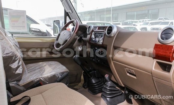 Acheter Import Voiture Toyota Land Cruiser Beige à Import - Dubai, Maseru Acheter Import Voiture Toyota Land Cruiser Beige à Import - Dubai, Maseru