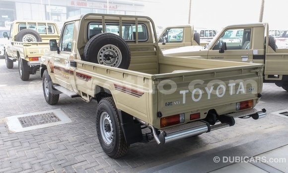 Acheter Import Voiture Toyota Land Cruiser Beige à Import - Dubai, Maseru Acheter Import Voiture Toyota Land Cruiser Beige à Import - Dubai, Maseru