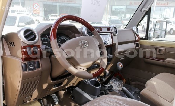 اشتري Imported Toyota Land Cruiser Beige سيارة في Import - Dubai في Maseru اشتري Imported Toyota Land Cruiser Beige سيارة في Import - Dubai في Maseru