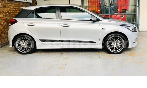 Sayi Na hannu Hyundai i20 Silver Mota in Hlotse a Leribe Sayi Na hannu Hyundai i20 Silver Mota in Hlotse a Leribe