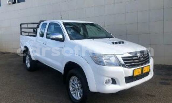 Sayi Na hannu Toyota Hilux White Mota in Maseru a Maseru Sayi Na hannu Toyota Hilux White Mota in Maseru a Maseru