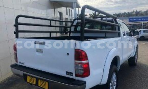 Sayi Na hannu Toyota Hilux White Mota in Maseru a Maseru Sayi Na hannu Toyota Hilux White Mota in Maseru a Maseru