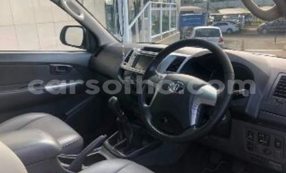 Sayi Na hannu Toyota Hilux White Mota in Maseru a Maseru Sayi Na hannu Toyota Hilux White Mota in Maseru a Maseru