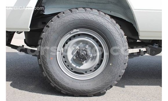 اشتري Imported Toyota Land Cruiser White سيارة في Import - Dubai في Maseru اشتري Imported Toyota Land Cruiser White سيارة في Import - Dubai في Maseru