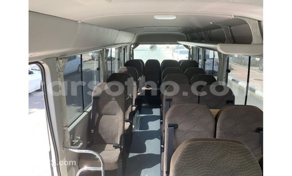Acheter Import Voiture Toyota Coaster Blanc à Import - Dubai, Maseru Acheter Import Voiture Toyota Coaster Blanc à Import - Dubai, Maseru