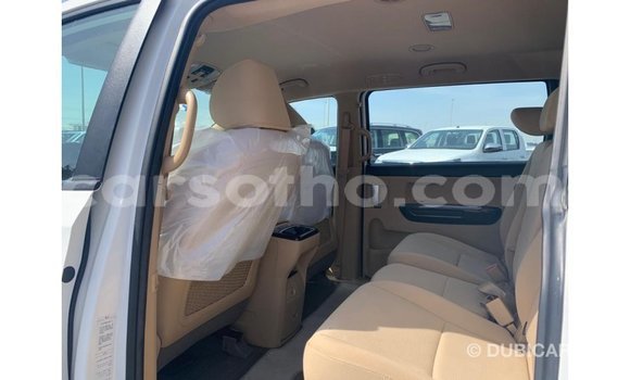 Sayi Imported Kia Carnival White Mota in Import - Dubai a Maseru Sayi Imported Kia Carnival White Mota in Import - Dubai a Maseru