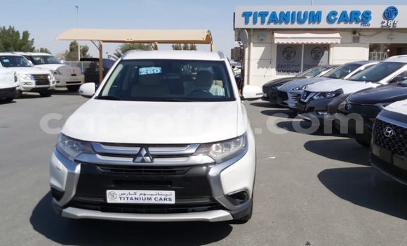 Sayi Imported Mitsubishi Outlander White Mota in Import - Dubai a Maseru Sayi Imported Mitsubishi Outlander White Mota in Import - Dubai a Maseru