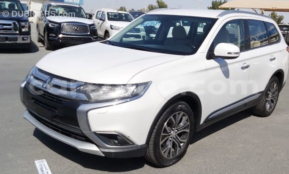 Sayi Imported Mitsubishi Outlander White Mota in Import - Dubai a Maseru Sayi Imported Mitsubishi Outlander White Mota in Import - Dubai a Maseru
