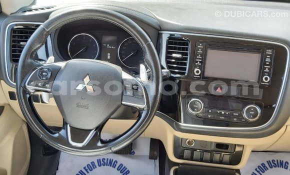 Sayi Imported Mitsubishi Outlander White Mota in Import - Dubai a Maseru Sayi Imported Mitsubishi Outlander White Mota in Import - Dubai a Maseru