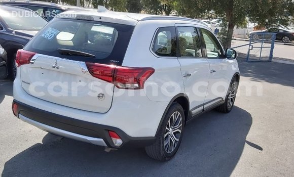 Sayi Imported Mitsubishi Outlander White Mota in Import - Dubai a Maseru Sayi Imported Mitsubishi Outlander White Mota in Import - Dubai a Maseru