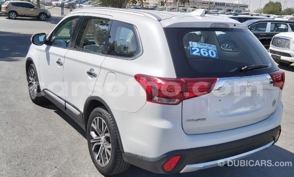 Sayi Imported Mitsubishi Outlander White Mota in Import - Dubai a Maseru Sayi Imported Mitsubishi Outlander White Mota in Import - Dubai a Maseru