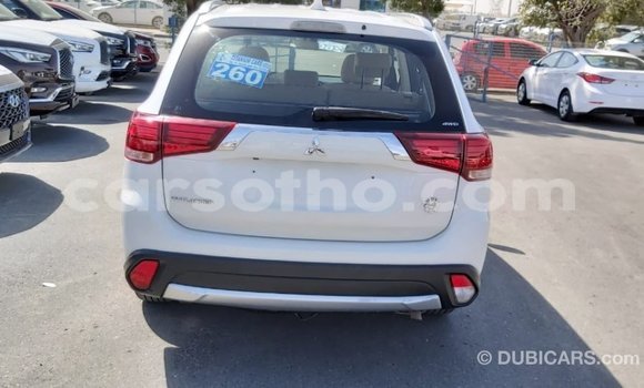 Sayi Imported Mitsubishi Outlander White Mota in Import - Dubai a Maseru Sayi Imported Mitsubishi Outlander White Mota in Import - Dubai a Maseru