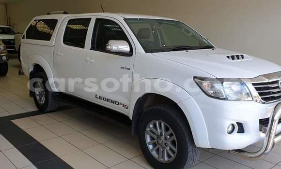 Sayi Na hannu Toyota Hilux White Mota in Maseru a Maseru Sayi Na hannu Toyota Hilux White Mota in Maseru a Maseru