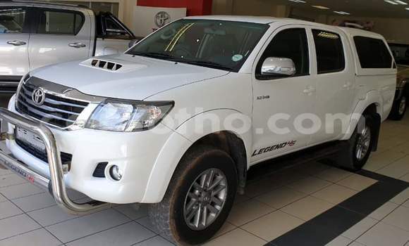 Sayi Na hannu Toyota Hilux White Mota in Maseru a Maseru Sayi Na hannu Toyota Hilux White Mota in Maseru a Maseru