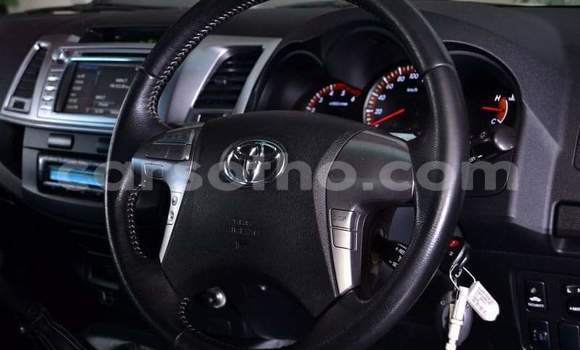 Sayi Na hannu Toyota Hilux White Mota in Maseru a Maseru Sayi Na hannu Toyota Hilux White Mota in Maseru a Maseru