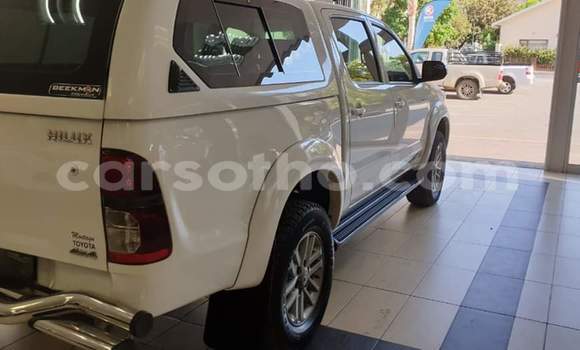 Sayi Na hannu Toyota Hilux White Mota in Maseru a Maseru Sayi Na hannu Toyota Hilux White Mota in Maseru a Maseru
