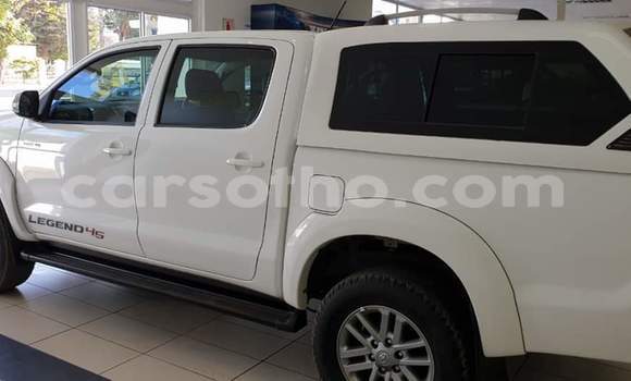 Sayi Na hannu Toyota Hilux White Mota in Maseru a Maseru Sayi Na hannu Toyota Hilux White Mota in Maseru a Maseru