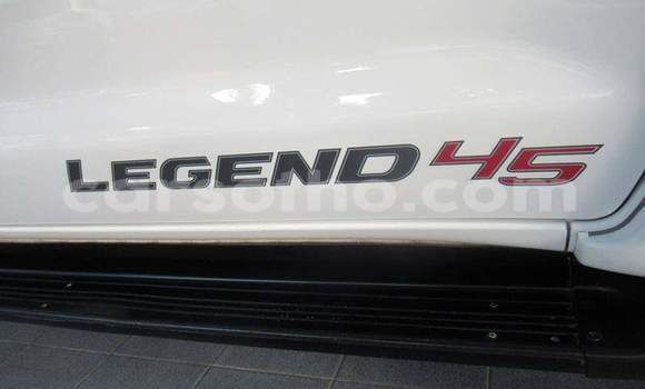 Sayi Na hannu Toyota Hilux White Mota in Maseru a Maseru Sayi Na hannu Toyota Hilux White Mota in Maseru a Maseru