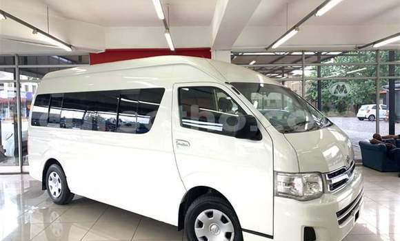 اشتري مستعمل Toyota 4Runner White سيارة في Maseru في Maseru اشتري مستعمل Toyota 4Runner White سيارة في Maseru في Maseru