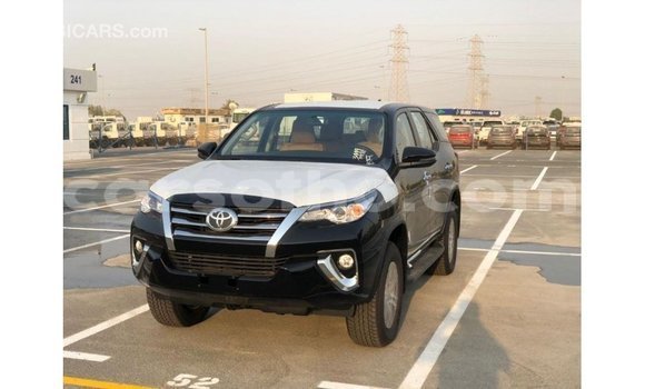 Sayi Imported Toyota Fortuner Black Mota in Import - Dubai a Maseru Sayi Imported Toyota Fortuner Black Mota in Import - Dubai a Maseru