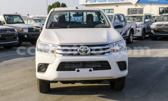 Sayi Imported Toyota Hilux White Mota in Import - Dubai a Maseru Sayi Imported Toyota Hilux White Mota in Import - Dubai a Maseru
