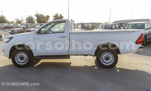 Sayi Imported Toyota Hilux White Mota in Import - Dubai a Maseru Sayi Imported Toyota Hilux White Mota in Import - Dubai a Maseru