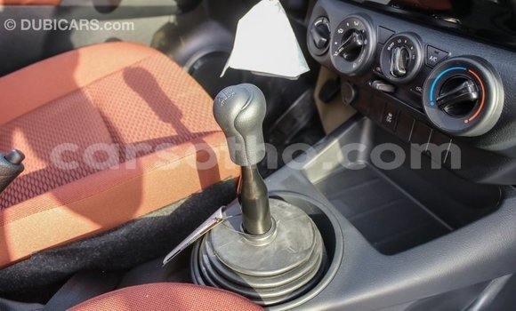 Sayi Imported Toyota Hilux White Mota in Import - Dubai a Maseru Sayi Imported Toyota Hilux White Mota in Import - Dubai a Maseru