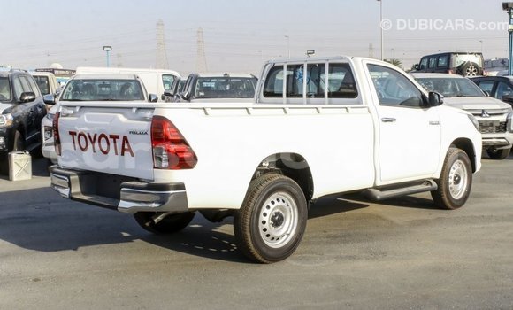 Sayi Imported Toyota Hilux White Mota in Import - Dubai a Maseru Sayi Imported Toyota Hilux White Mota in Import - Dubai a Maseru