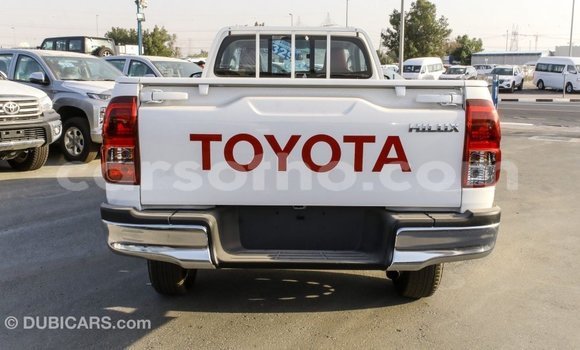 Sayi Imported Toyota Hilux White Mota in Import - Dubai a Maseru Sayi Imported Toyota Hilux White Mota in Import - Dubai a Maseru