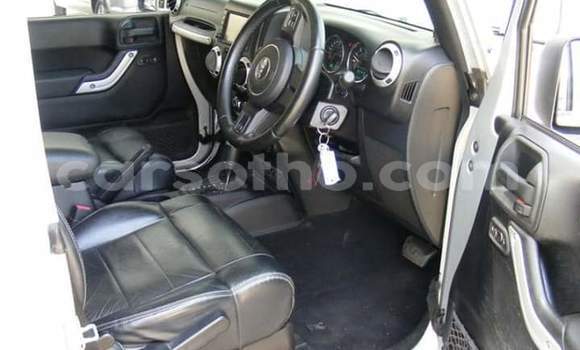 Sayi Na hannu Jeep Wrangler Silver Mota in Maseru a Maseru Sayi Na hannu Jeep Wrangler Silver Mota in Maseru a Maseru