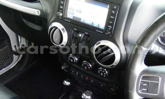 Sayi Na hannu Jeep Wrangler Silver Mota in Maseru a Maseru Sayi Na hannu Jeep Wrangler Silver Mota in Maseru a Maseru
