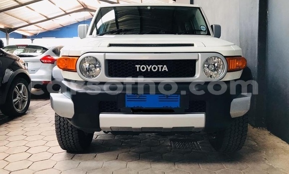 Sayi Na hannu Toyota FJ Cruiser White Mota in Maseru a Maseru Sayi Na hannu Toyota FJ Cruiser White Mota in Maseru a Maseru