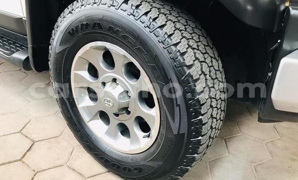 Sayi Na hannu Toyota FJ Cruiser White Mota in Maseru a Maseru Sayi Na hannu Toyota FJ Cruiser White Mota in Maseru a Maseru