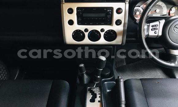 Sayi Na hannu Toyota FJ Cruiser White Mota in Maseru a Maseru Sayi Na hannu Toyota FJ Cruiser White Mota in Maseru a Maseru