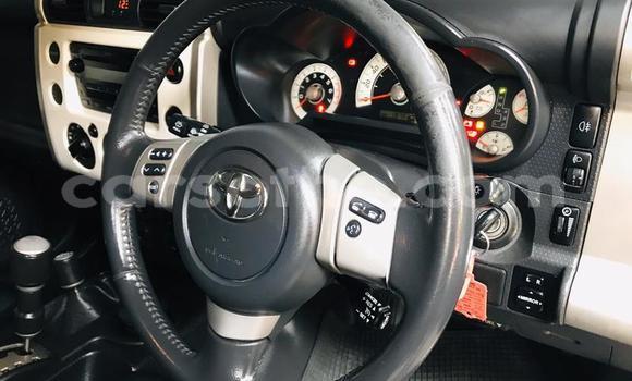 Sayi Na hannu Toyota FJ Cruiser White Mota in Maseru a Maseru Sayi Na hannu Toyota FJ Cruiser White Mota in Maseru a Maseru