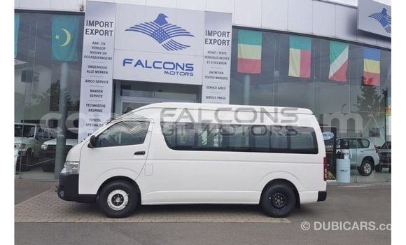 Sayi Imported Toyota Hiace White Mota in Import - Dubai a Maseru Sayi Imported Toyota Hiace White Mota in Import - Dubai a Maseru