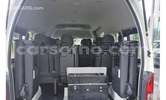 Sayi Imported Toyota Hiace White Mota in Import - Dubai a Maseru Sayi Imported Toyota Hiace White Mota in Import - Dubai a Maseru