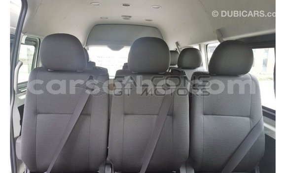 Sayi Imported Toyota Hiace White Mota in Import - Dubai a Maseru Sayi Imported Toyota Hiace White Mota in Import - Dubai a Maseru