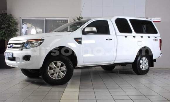 Sayi Na hannu Ford Ranger White Mota in Maseru a Maseru Sayi Na hannu Ford Ranger White Mota in Maseru a Maseru